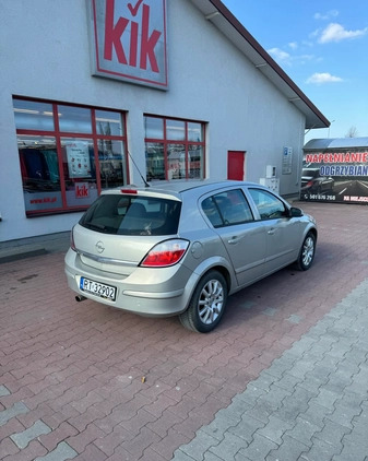 Opel Astra cena 13900 przebieg: 148730, rok produkcji 2006 z Tarnobrzeg małe 56